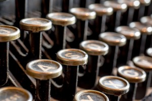typewriter-585000_1920